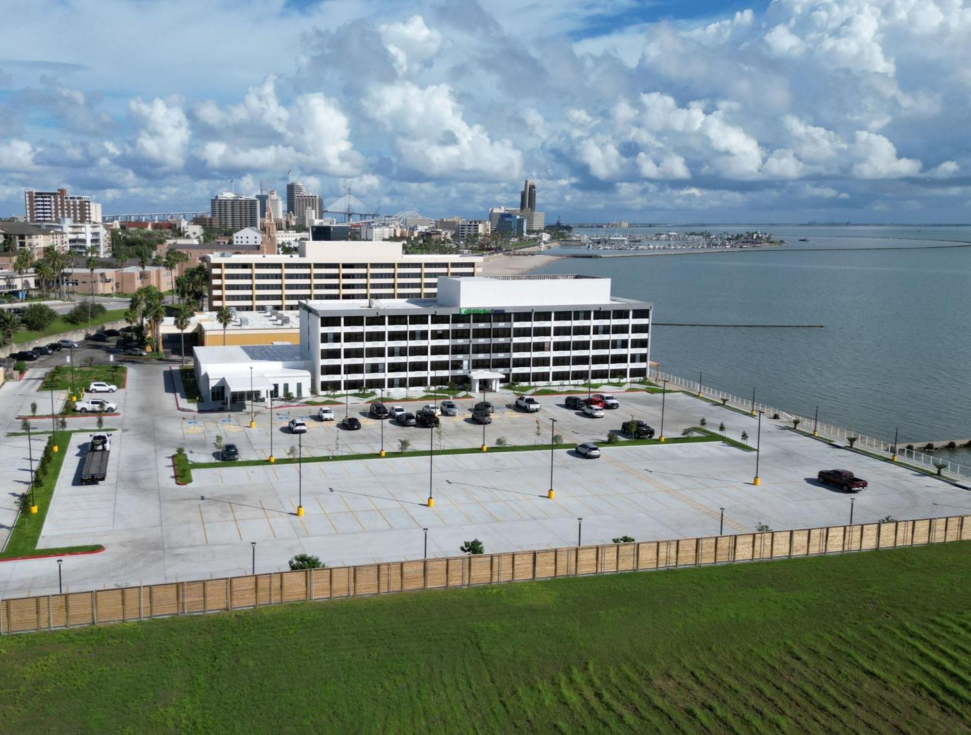 Holiday Inn Express Corpus Christi - Beachfront By Ihg Dış mekan fotoğraf
